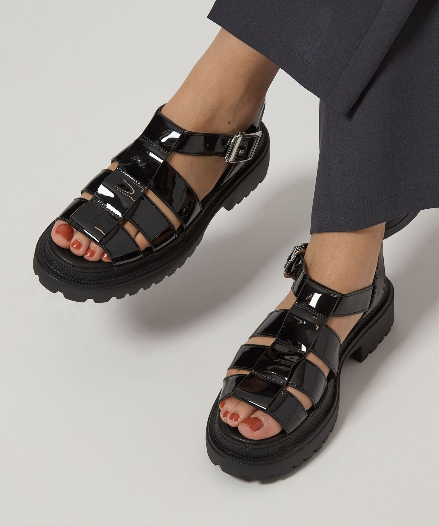 【極美品】REGALリーガルグルカサンダル ブラック トラックソール 中古・古着通販】REGAL (リーガル) 厚底グルカサンダル ブラック