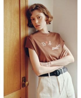 To b. by agnes b./＜To b. by agnes b.コラボ＞ロゴ フレンチスリーブ Tシャツ/Tシャツ / カットソー