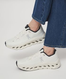 On/＜On＞CLOUDTILT スニーカー/スニーカー / スリッポン