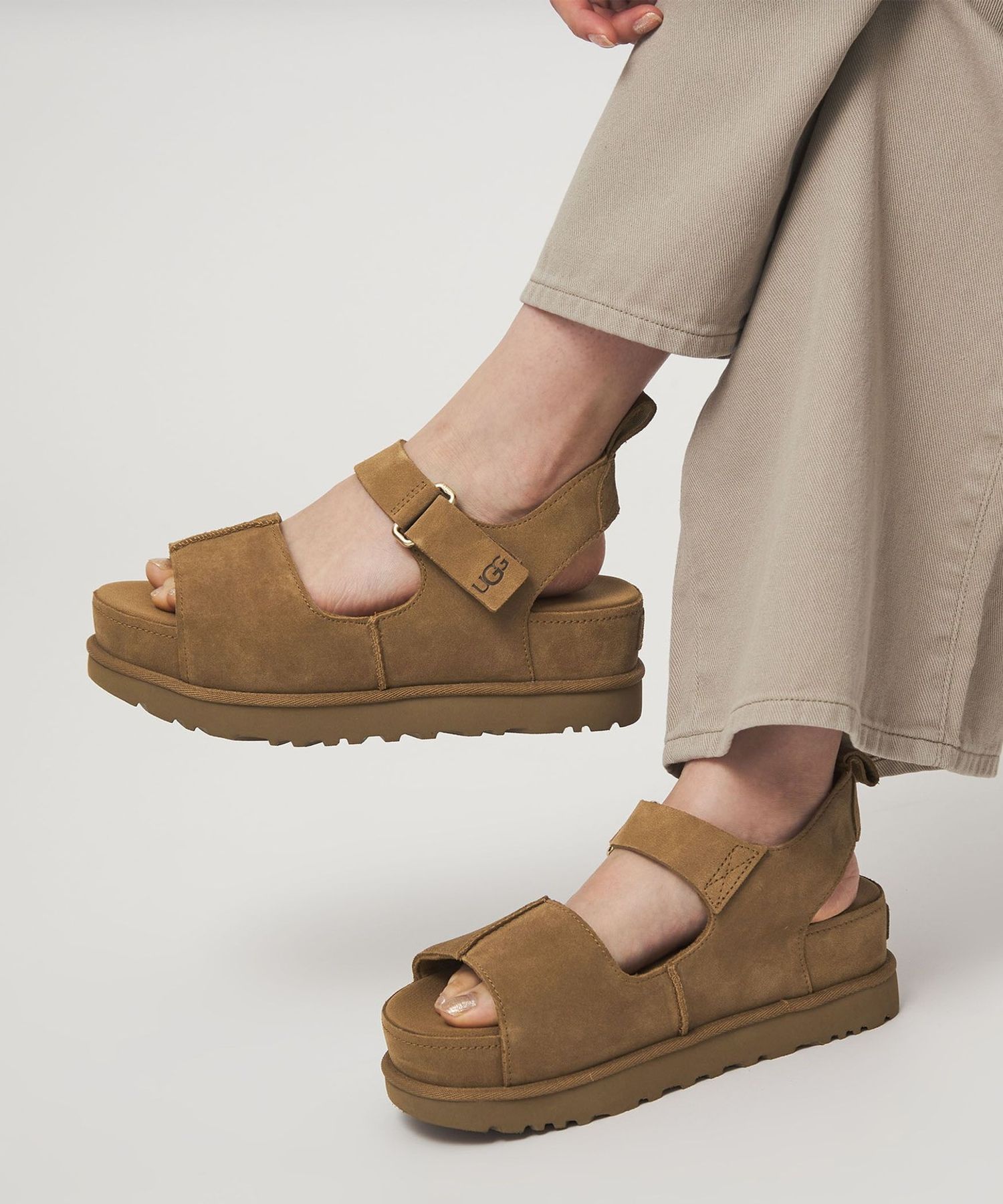 UGG＞ゴールデンスター ハイ サンダル