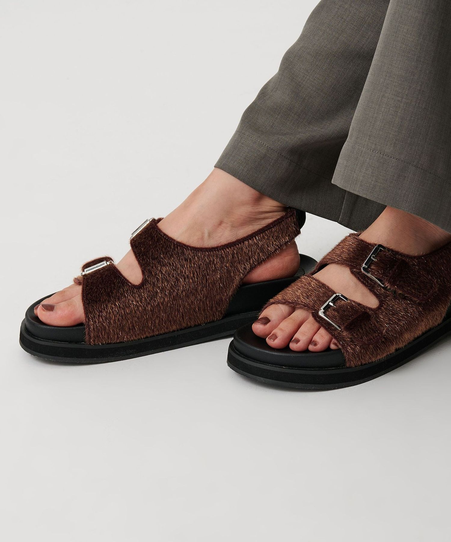 CITEN＞へアリーサンダル