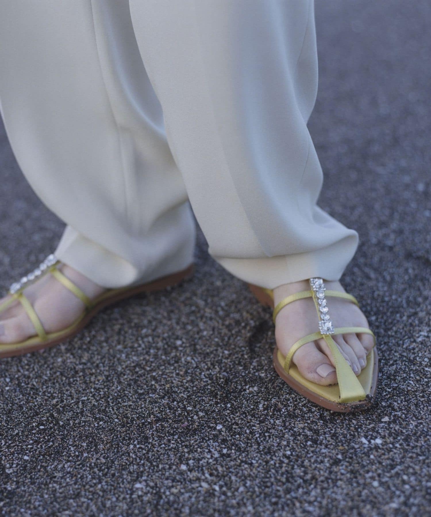 クロスフレームビジュー サンダル15↓↑ 