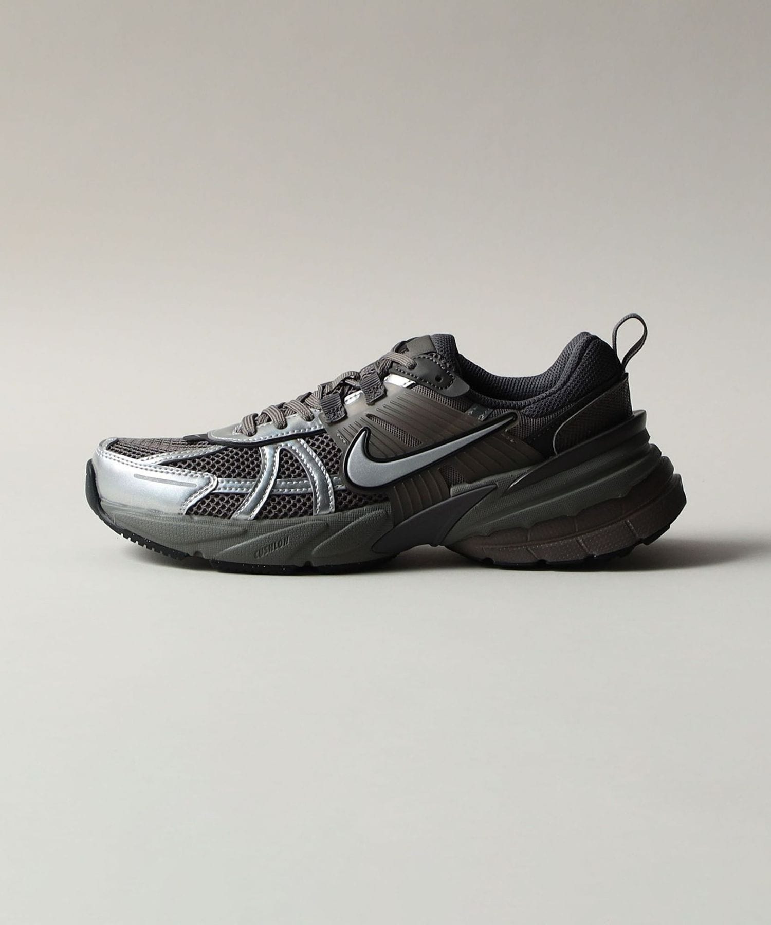 ユナイテッドアローズ　NIKE ウィメンズ V2K RUN/スニーカー　新作 セール】＜NIKE＞ウィメンズ V2K RUN/スニーカー（スニーカー