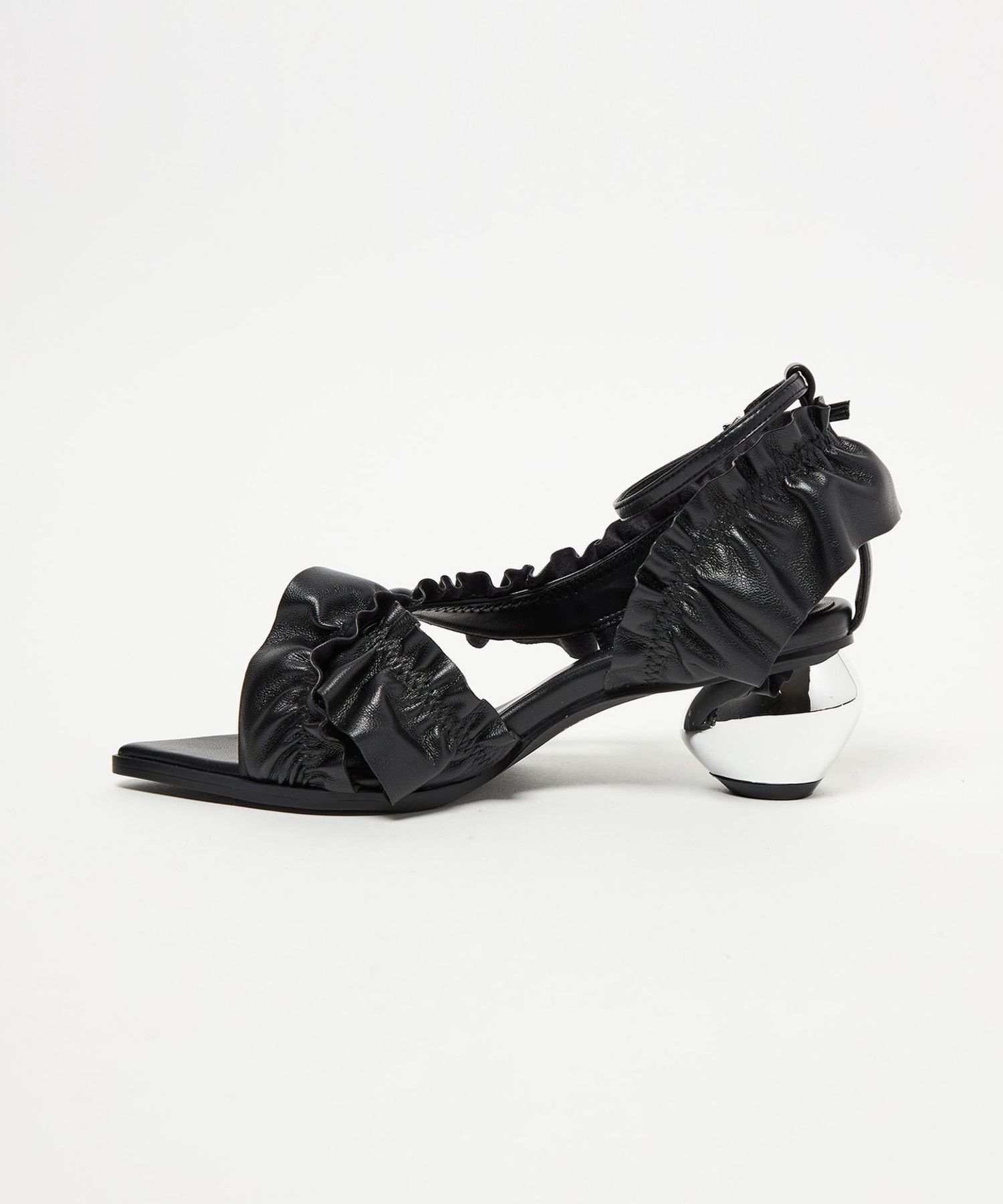 SY＞ ポインテッドフリル サンダル50↑