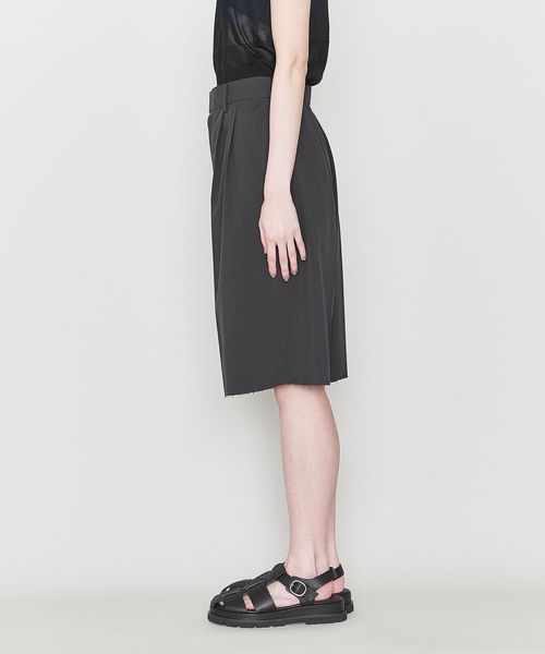 ＜ASTRAET＞2タック カットオフ ワイドハーフパンツ　ダークグレー ASTRAET＞2タック カットオフ ワイドハーフパンツ ダークグレー