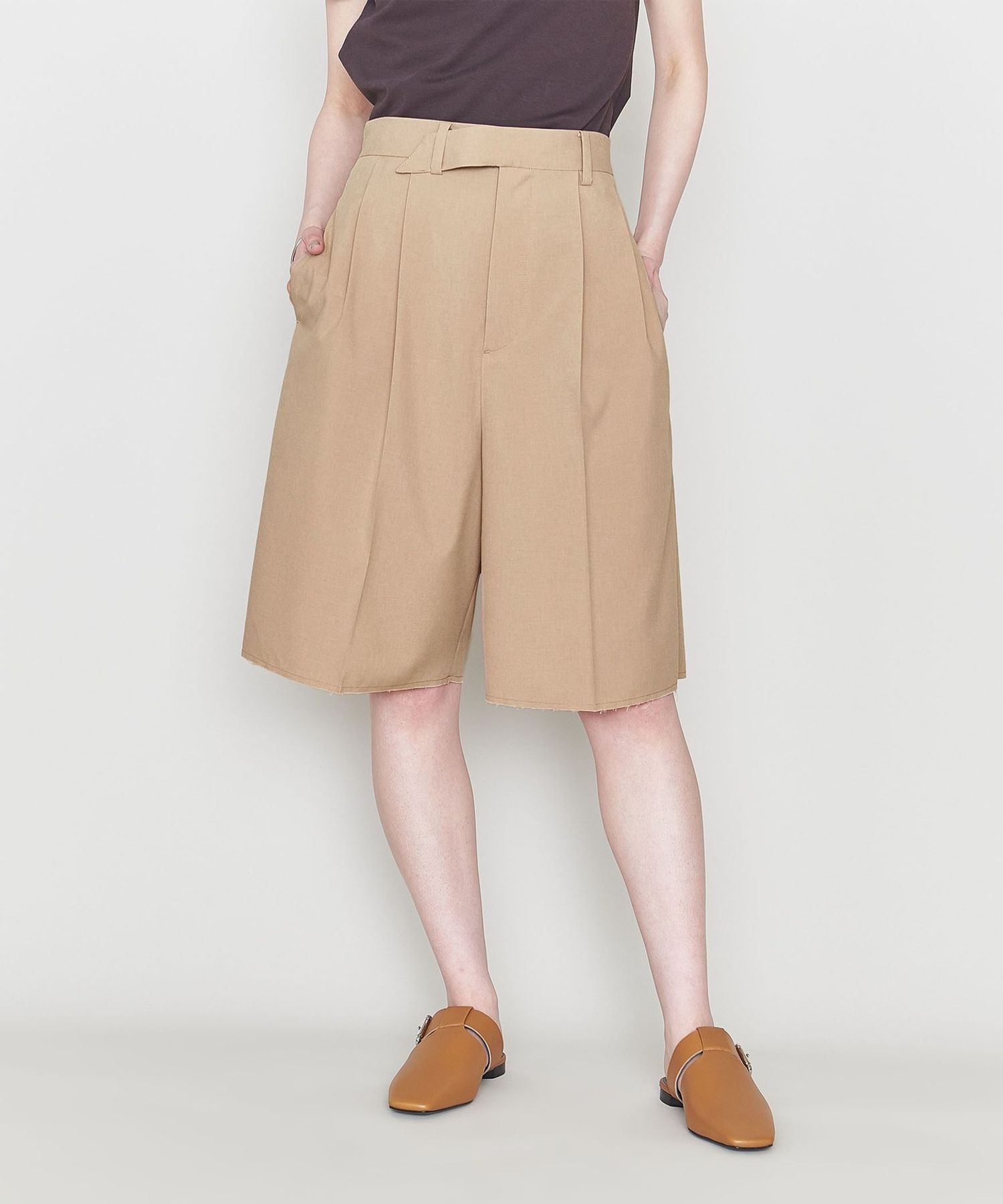 ASTRAET＞2タック カットオフ ワイドハーフパンツダークグレー