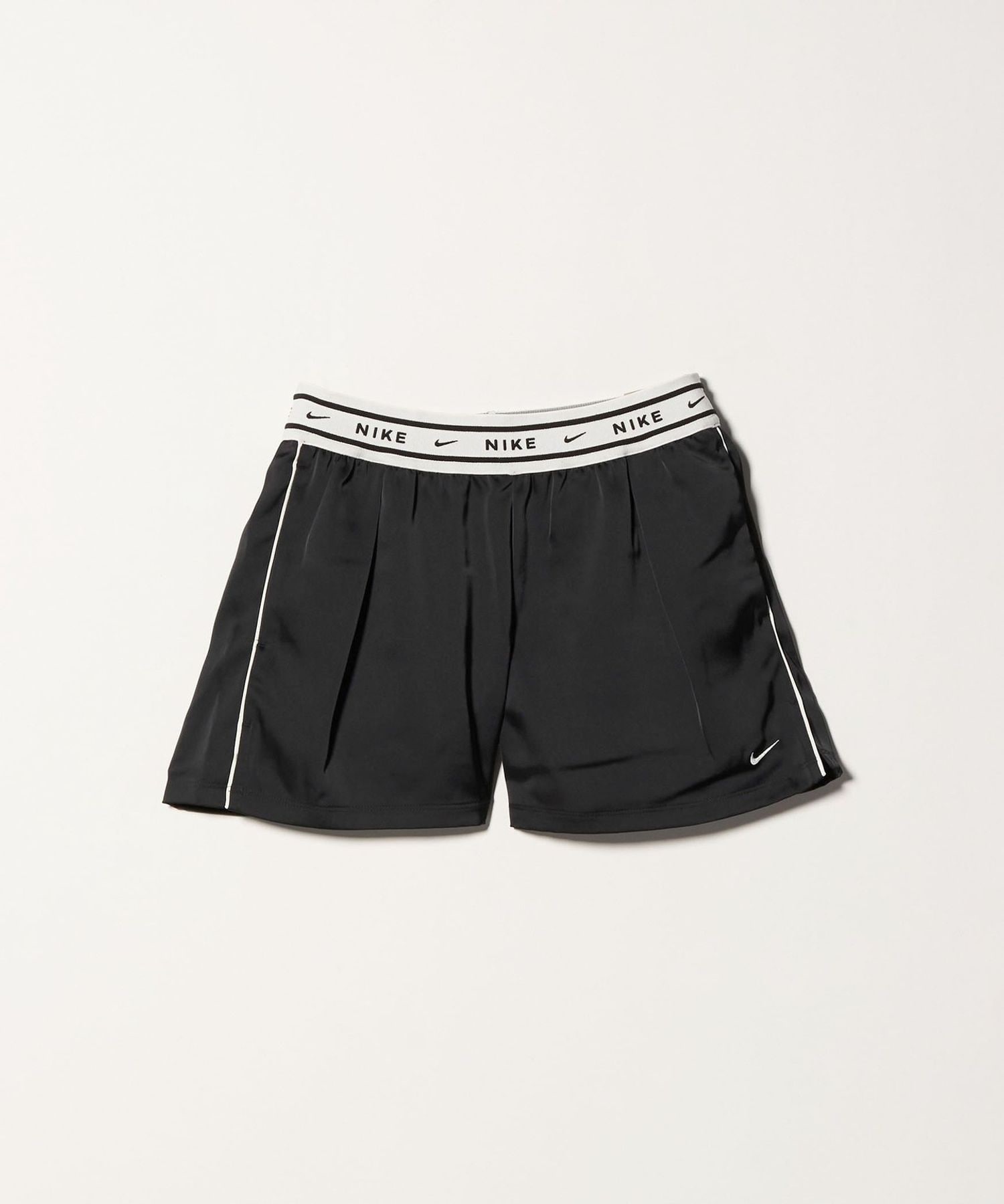 NIKE＞サテンショートパンツ