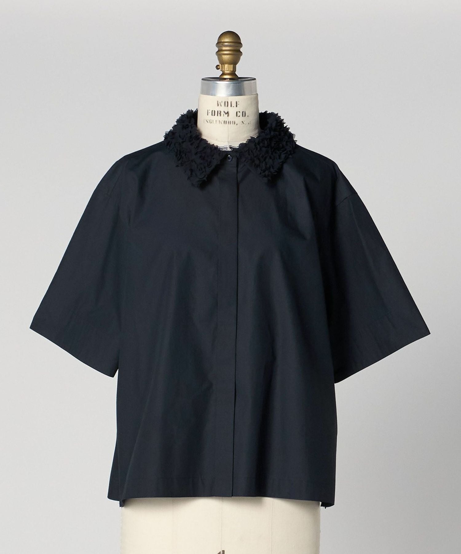 FALL1 エンブロカラーショートスリーブブラウス