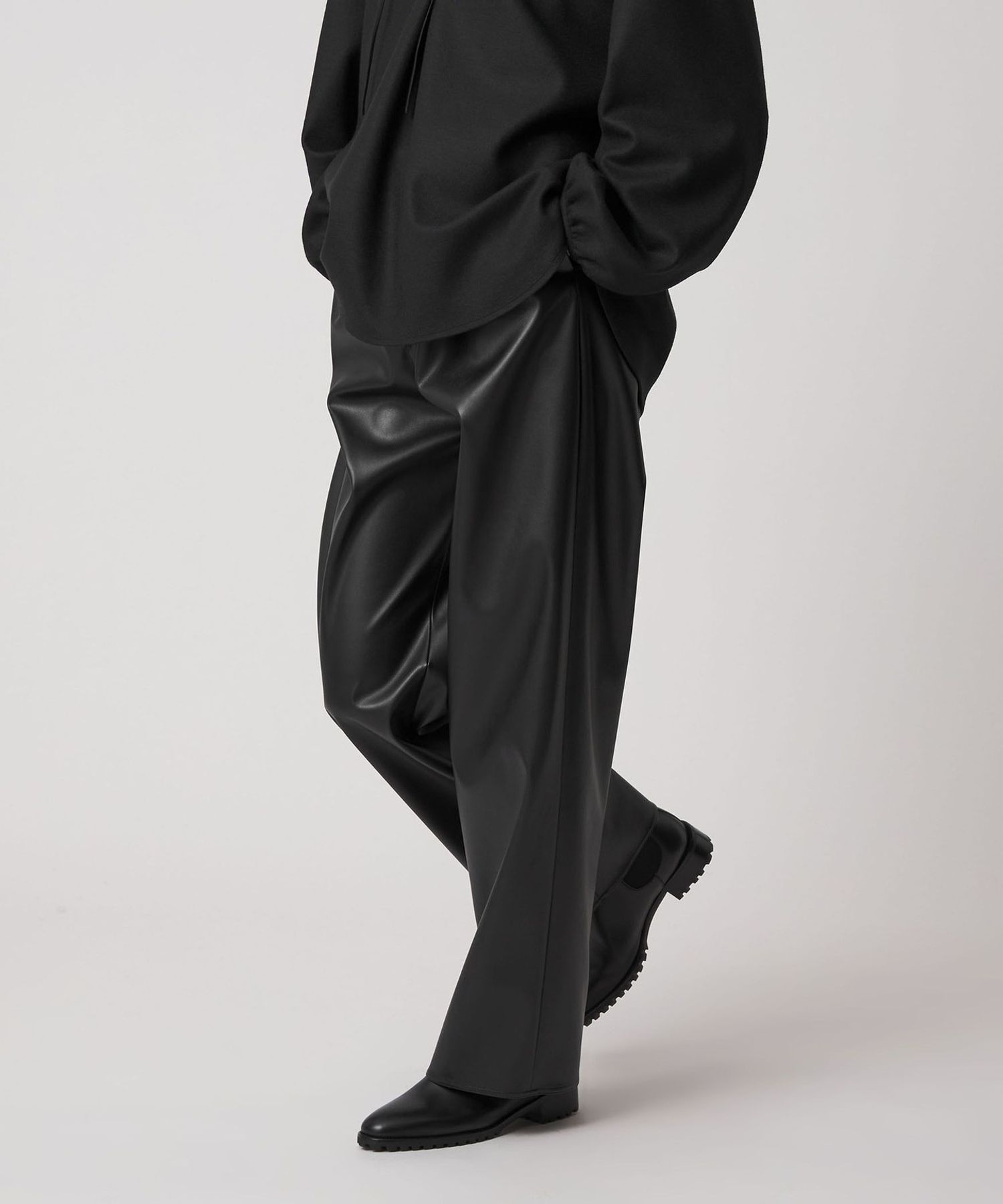 美品　エンメティ　ユナイテッドアローズ別注　ラムレザー　フードベスト　M　黒 EMMETI（エンメティ） ラムレザー シングルライダースジャケット 干場