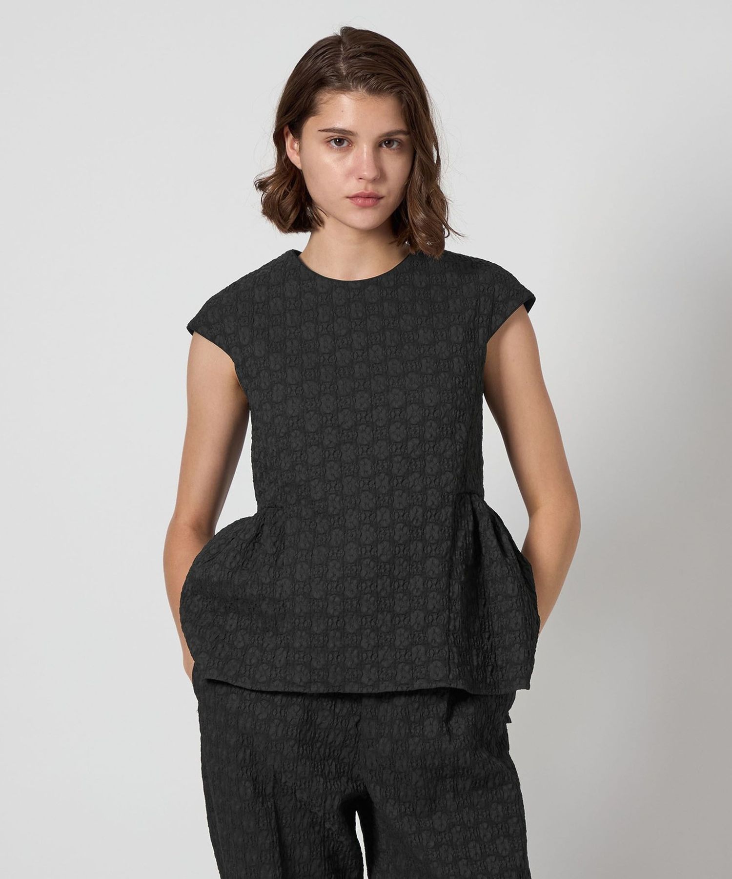 OHGA ノースリーブ　ブラウス 肩紐調節可能] フレアシャーリングゴムノースリーブブラウス