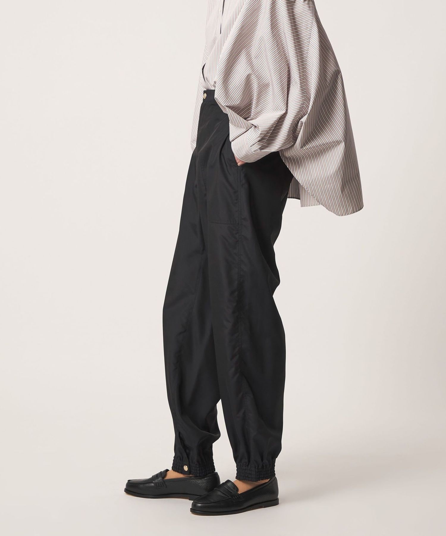 RESORT ナイロンシルクシャーリングパンツ