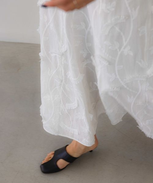 EMMEL REFINES＞EM ローン刺しゅう 切り替え フレアスカート 