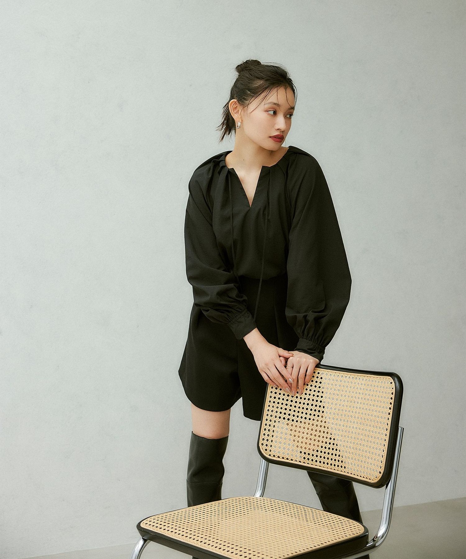 EMMEL REFINES＞EM ドロストタック ソデボリューム ブラウス 