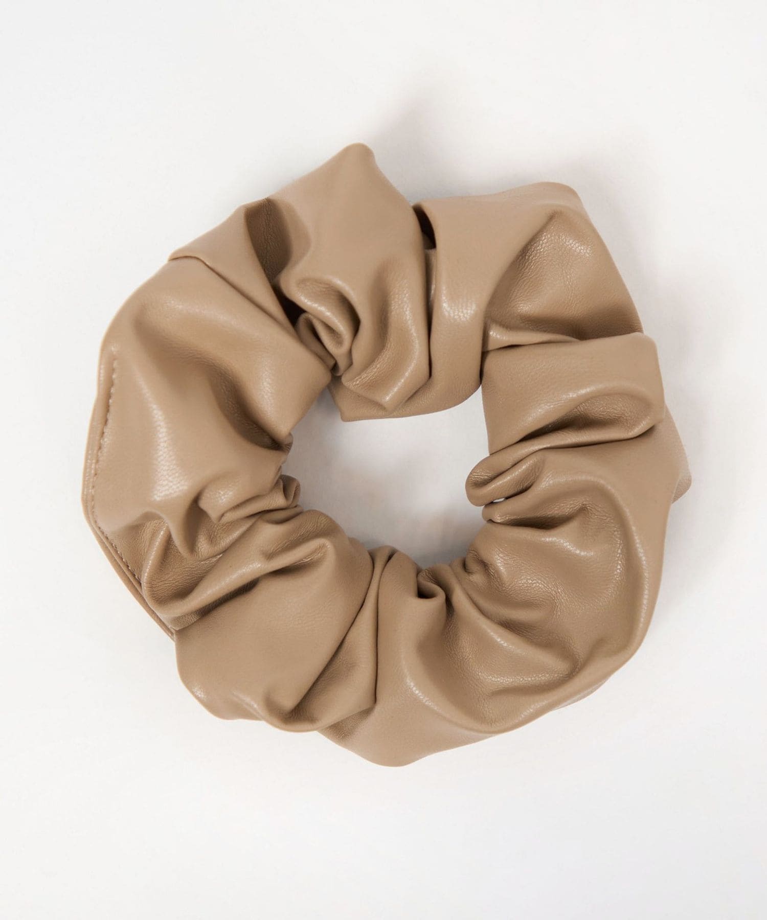 EMMEL REFINES＞EM レザーライク シュシュ