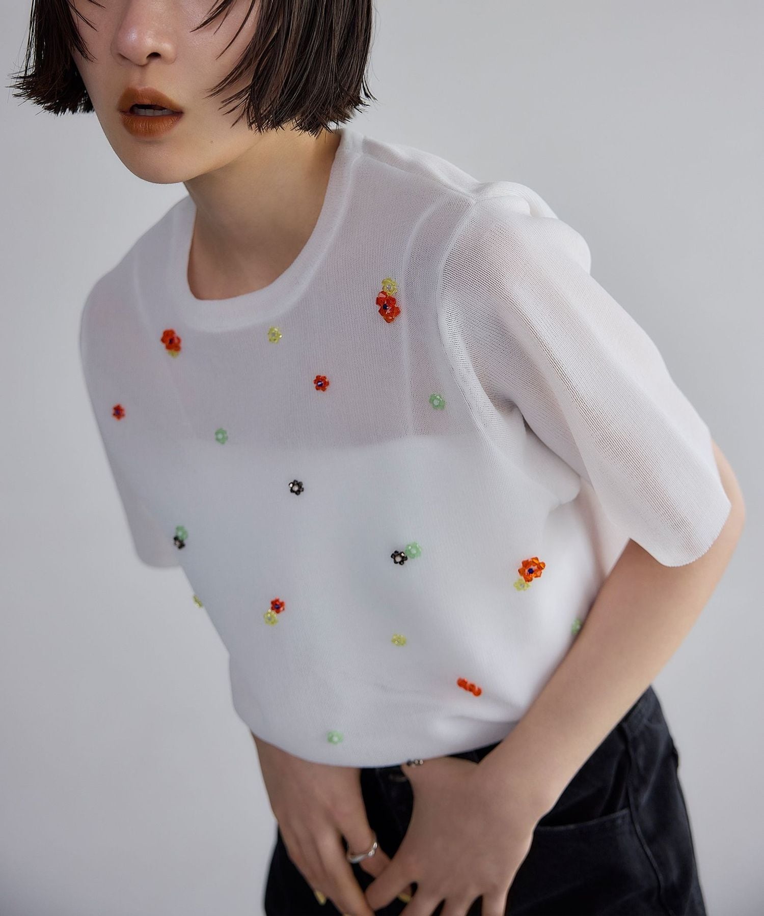 ＜EMMEL REFINES＞EM フラワービーズ シアー プルオーバー 6600025Y0040_x1_a001.jpg