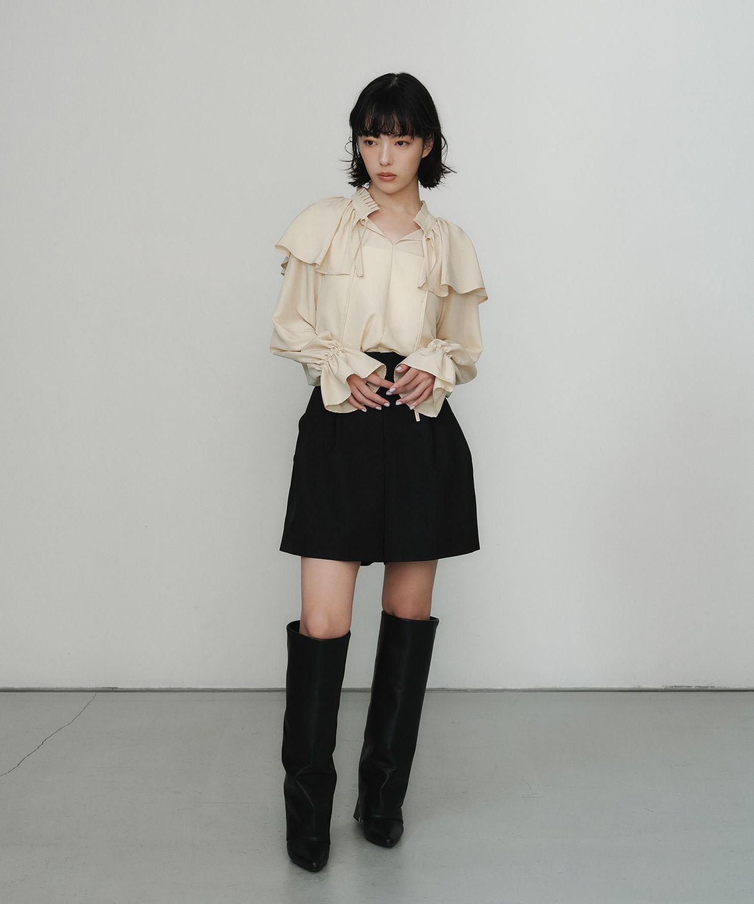 EMMEL REFINES＞EM 2タック コクーン ショートパンツ