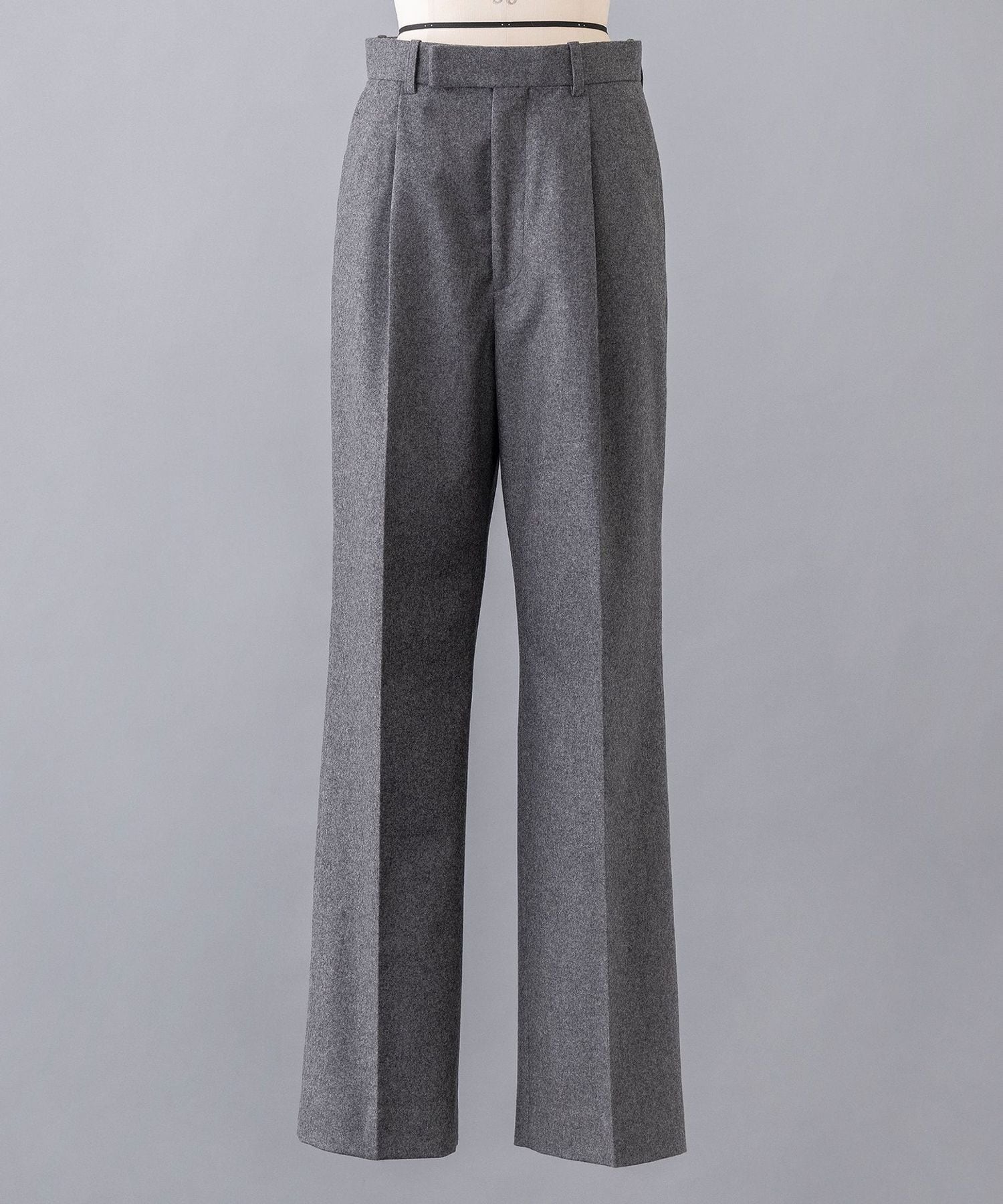 タックストレートパンツ