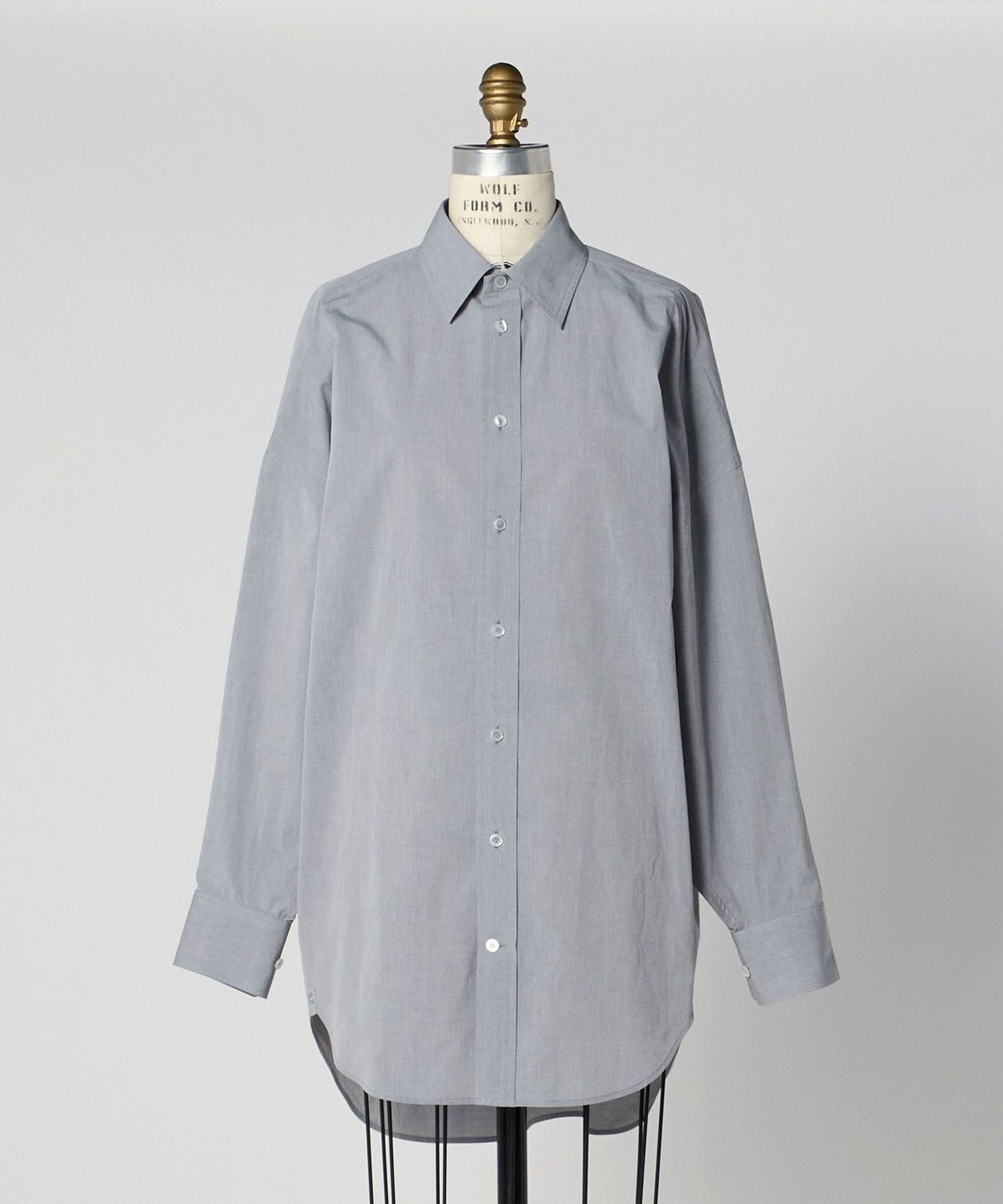 hagumu ノーカラーシャンブレーシャツ hagumu ノーカラーシャンブレーシャツの通販 by bee's shop｜ラクマ