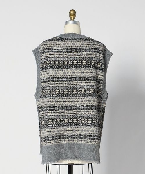 [BALMAIN]未着用・自宅保管・テンセル混肌触りの良いソフトなデザインベスト BALMAIN]未着用・自宅保管・テンセル混肌触りの良いソフトな