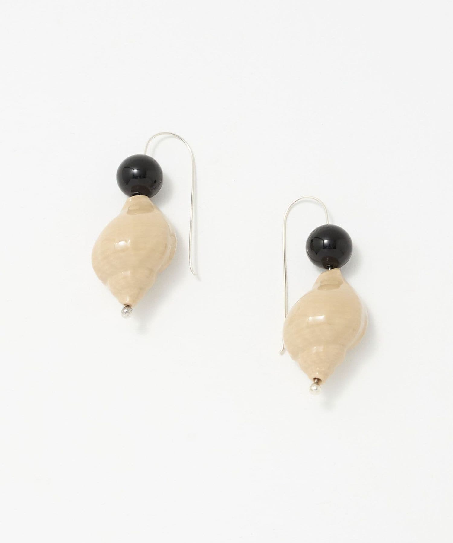 Moana Shell ピアス MANA'＞SHELL MOTIF HOOK EARRINGS/ピアス