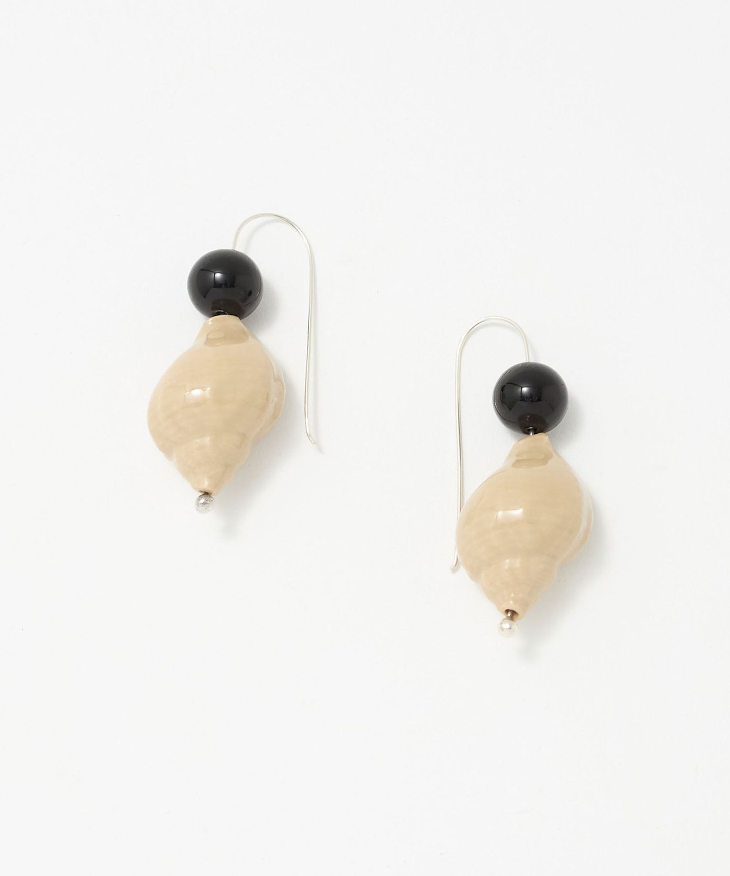 MANA'＞SHELL MOTIF HOOK EARRINGS/ピアス