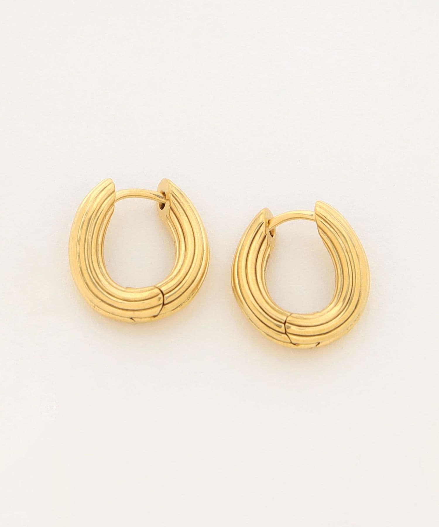 Otiumberg＞TWIST RIDGE HOOP ピアス