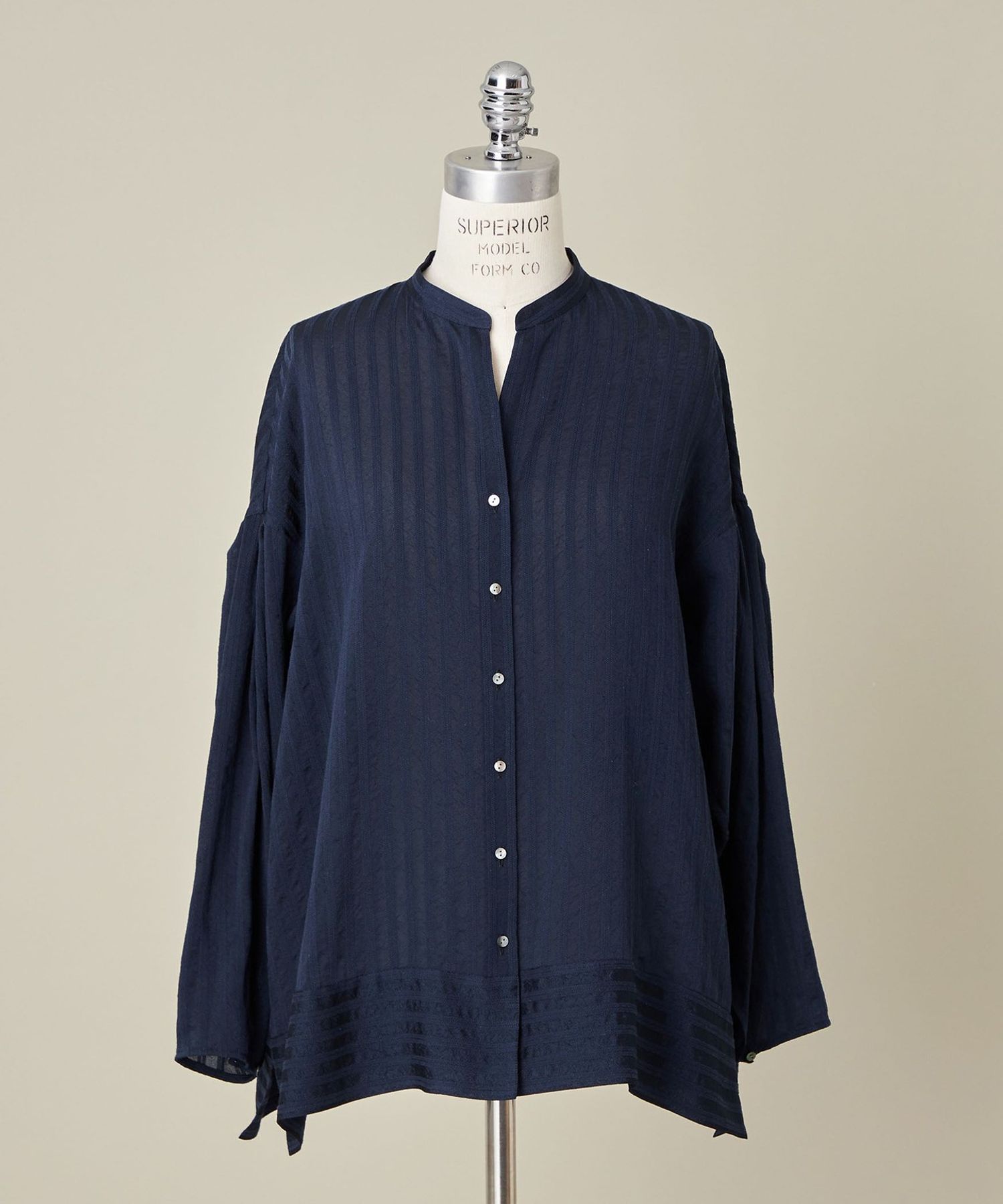 新品<conte > ドビーストライプ ボリュームスリー ブブラウス 新品<conte > ドビーストライプ ボリュームスリー ブブラウス