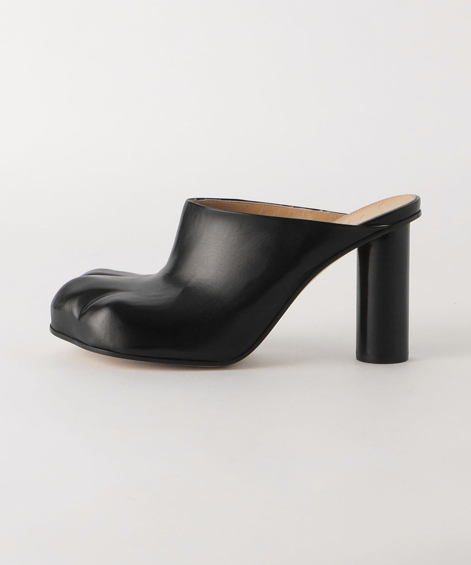 佐久間　JW ANDERSON ブラック レザー Paw ミュール PAW HEEL MULE – JW Anderson