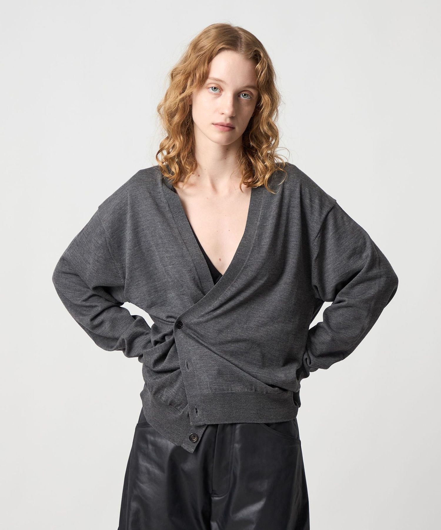 BATONER 黒 Vネック エルボーパッチワークカーディガン ペイントエルボーパッチカーディガン - ヨーク メンズ｜公式通販