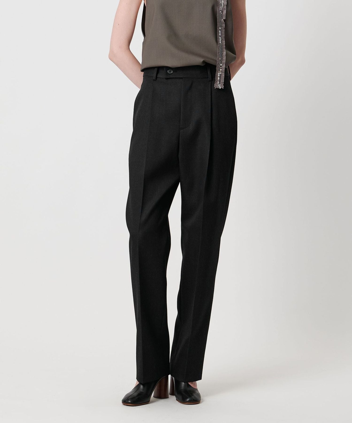 新品　AOURE（アウール） テーパードパンツ　黒 AOURE PANTS COLLECTION エレガンスと快適を手にした