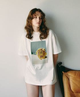 AEWEN MATOPH/＜Kei Sakakura for AEWEN MATOPH＞フォトTシャツ Tulip on body/Tシャツ / カットソー