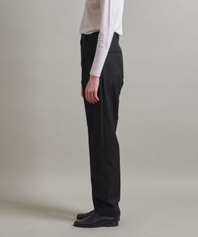 LOEFF＞ギャバ インタック テーパードパンツ