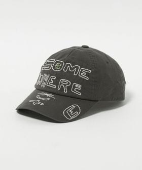 SOMEWHERE OUTSIDE HIKING COMPANY/＜SOMEWHERE OUTSIDE HIKING COMPANY＞レタリングエンブロイダリー キャップ/キャップ