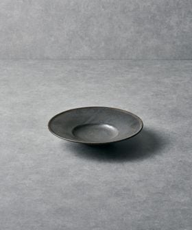 北山 栄太/＜下村 淳＞黒釉7寸リム皿/食器 / グラス / カトラリー